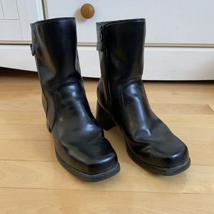 black fleeced boots